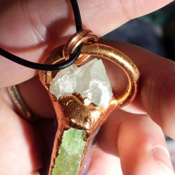 'Lyniverif' Green Kyanite, Lapis Lazuli Tower & Raw Quartz Cluster Necklace - Picture 4 of 8